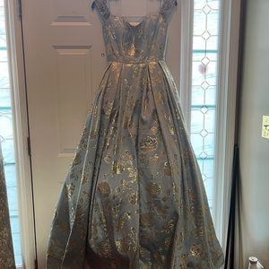 Fluffy Cinderella-like prom dress, size 6